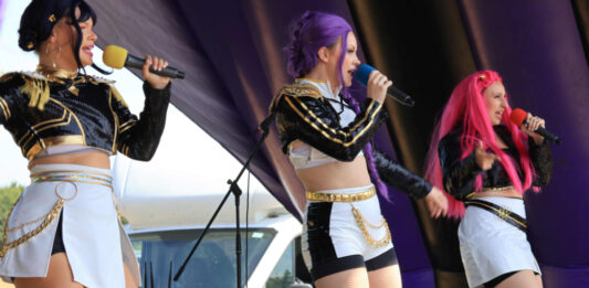Oldham shows its Born To Sign with JKPop Party